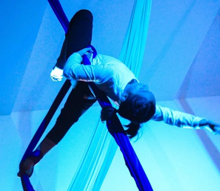 A no enredarse: ¿Dónde se puede aprender acrobacias con tela en Funes?